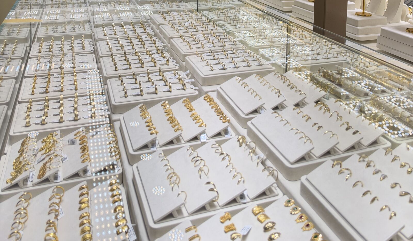 Limon Gold yüzük vitrini